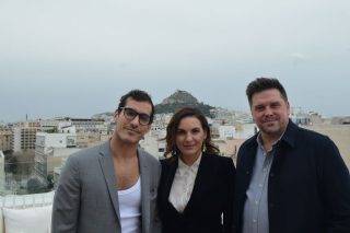 Η Ολγα Κεφαλογιάννη ανάμεσα στους εκπροσώπους του Οργανισμού Queer Destinations